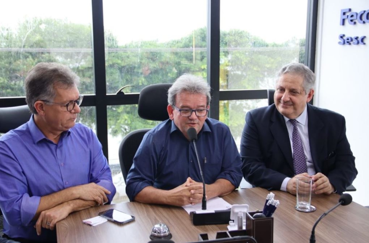 Presidente Marcos Andrade, deputado Laércio Oliveira, e o diretor da Câmara de Comércio ArabeBrasileira, cônsul, Mohamad Abdouni Nee - Imagem: Marcio Rocha | Fecomércio SE
