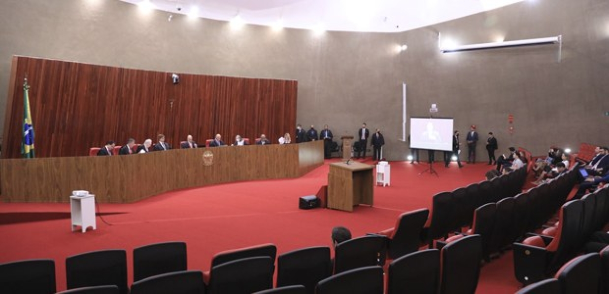 Eleitor deve deixar celular com mesário antes de votar - Foto: Alejandro Zambrana | Secom TSE