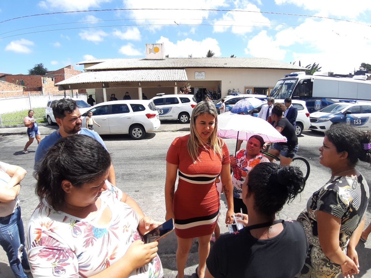 Kitty Lima pode ir à Justiça para garantir auxílio moradia às famílias que ocupam o CRAS do Coqueiral - Foto: Assessoria Kitty Lima