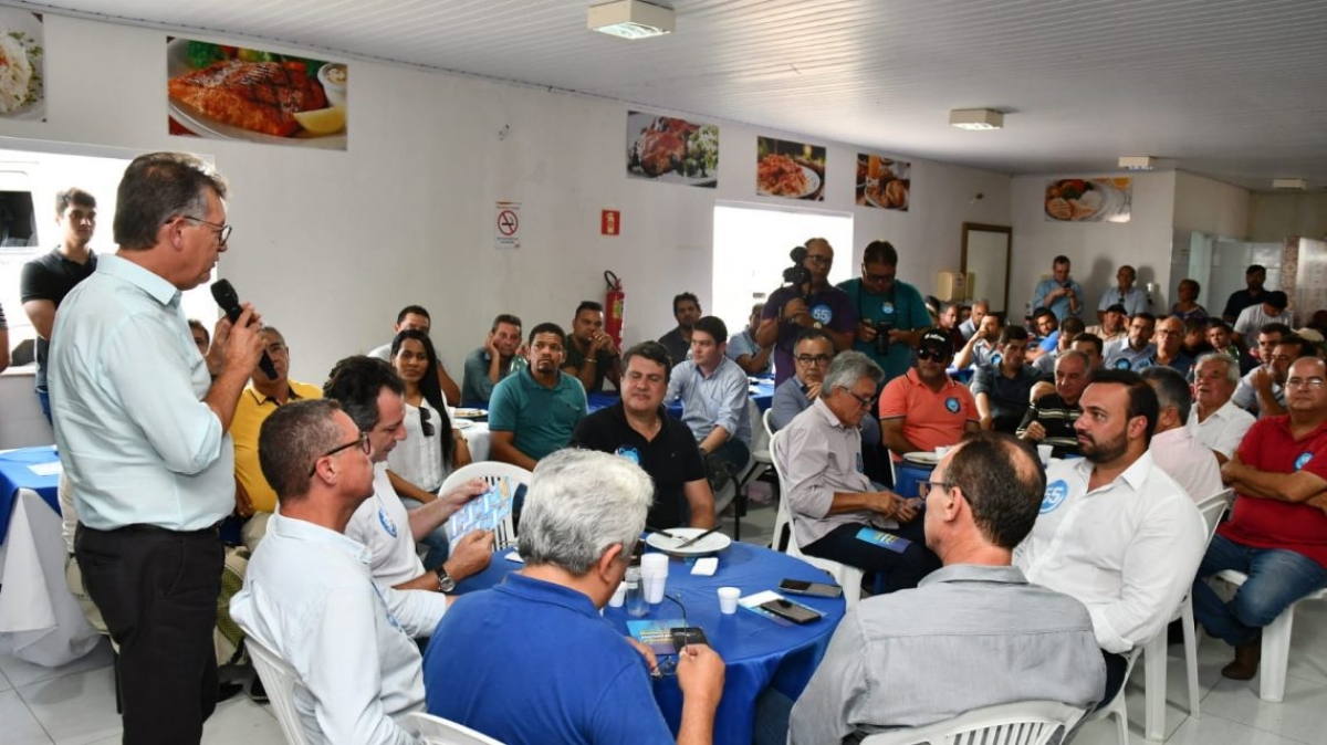 Ao lado de Fábio Mitidieiri, Laércio Oliveira discute geração de empregos em Sergipe - Foto: Site Laércio Oliveira