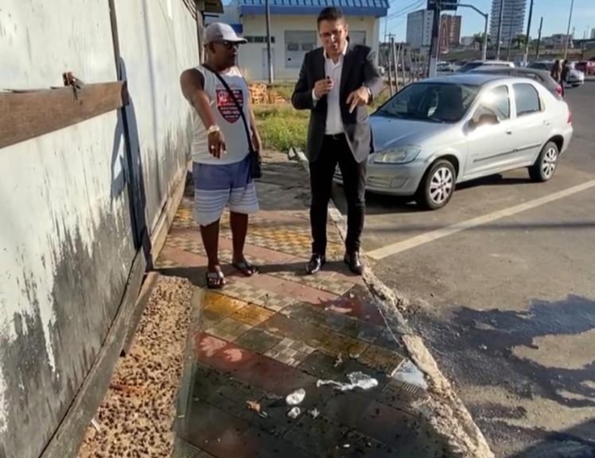 Ricardo Marques comprova odor forte e situação de abandono da área do Terminal Pesqueiro no Mercado de Aracaju - Foto: Navarro Comunicação