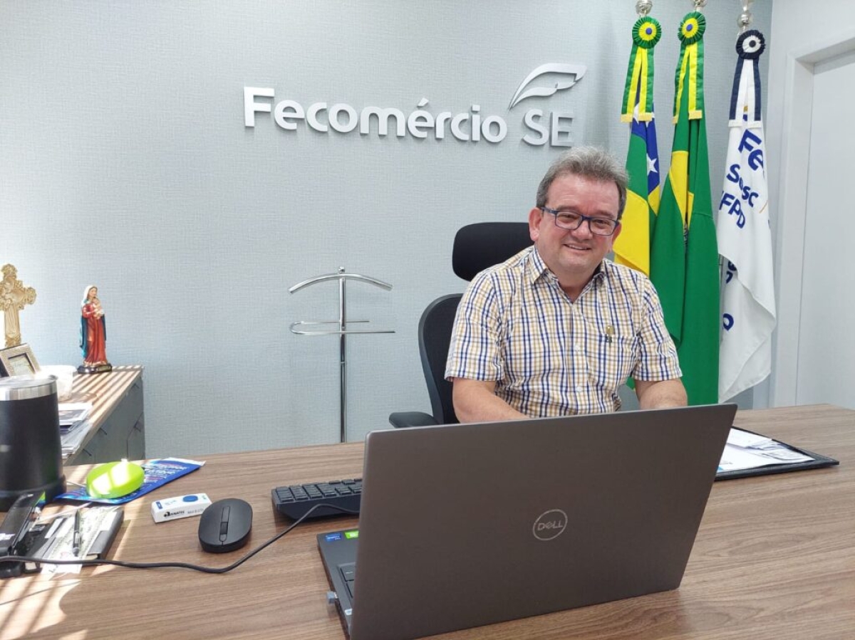 Marcos Andrade, presidente do Sistema Fecomércio/Sesc/Senac, analisando os resultados do IPCA em Aracaju - Foto: Marcio Rocha | Fecomércio/SE