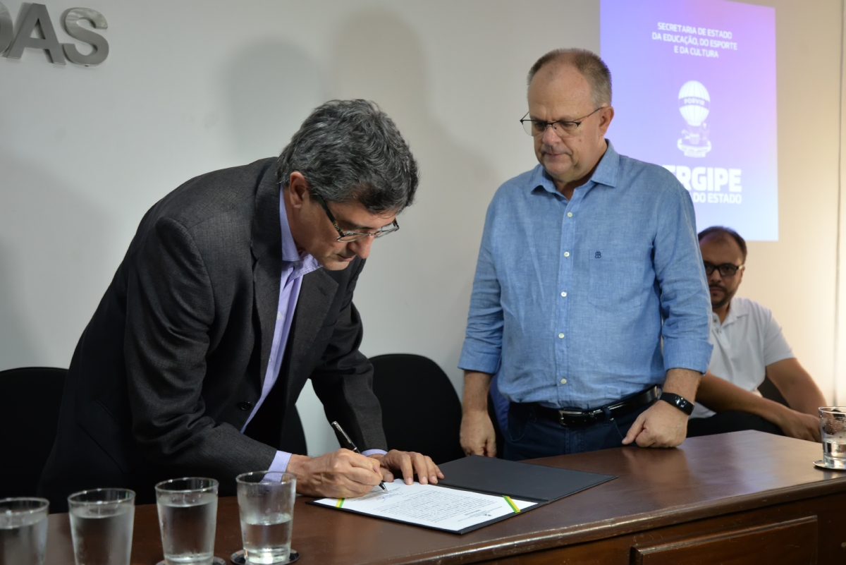 Governo de Sergipe abre processo seletivo para Diretor de Educação de Aracaju e Diretor Regional - Foto: Governo de Sergipe