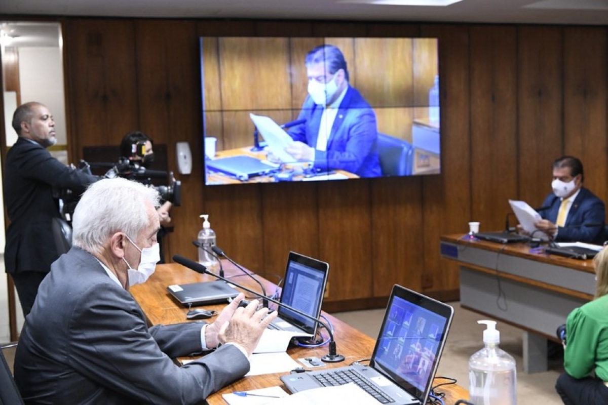 Nelsinho Trad apresentou o relatório de Alessandro Vieira ao PLC 70/2014, que segue para a CMA - Foto: Agência Senado Nelsinho Trad apresentou o relatório de Alessandro Vieira ao PLC 70/2014, que segue para a CMA - Foto: Agência Senado