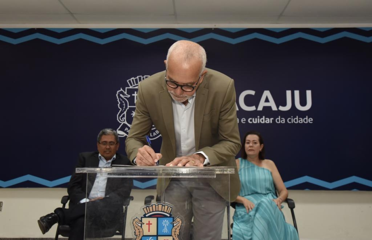 Prefeito Edvaldo empossa mais seis auditores de tributos de Aracaju - Foto: Ana Lícia Menezes | Prefeitura de Aracaju