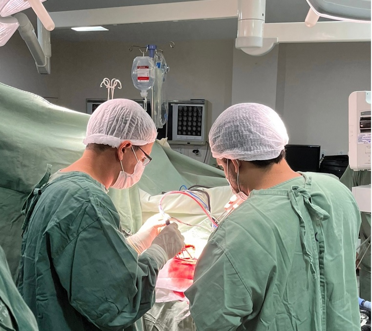 Hospital de Cirurgia realiza neurocirurgia com paciente acordado com auxílio inédito em Sergipe de equipe multidisciplinar - Foto: Hospital de Cirurgia Hospital de Cirurgia realiza neurocirurgia com paciente acordado com auxílio inédito em Sergipe de equipe multidisciplinar - Foto: Hospital de Cirurgia