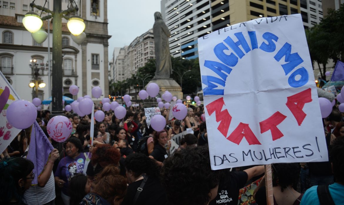 Mulheres fazem caminhada no Rio de Janeiro em solidariedade às manifestações feministas na América Latina, que tem países com alta taxa de feminicídio, segundo a ONU - Foto: Fernando Frazão | Agência