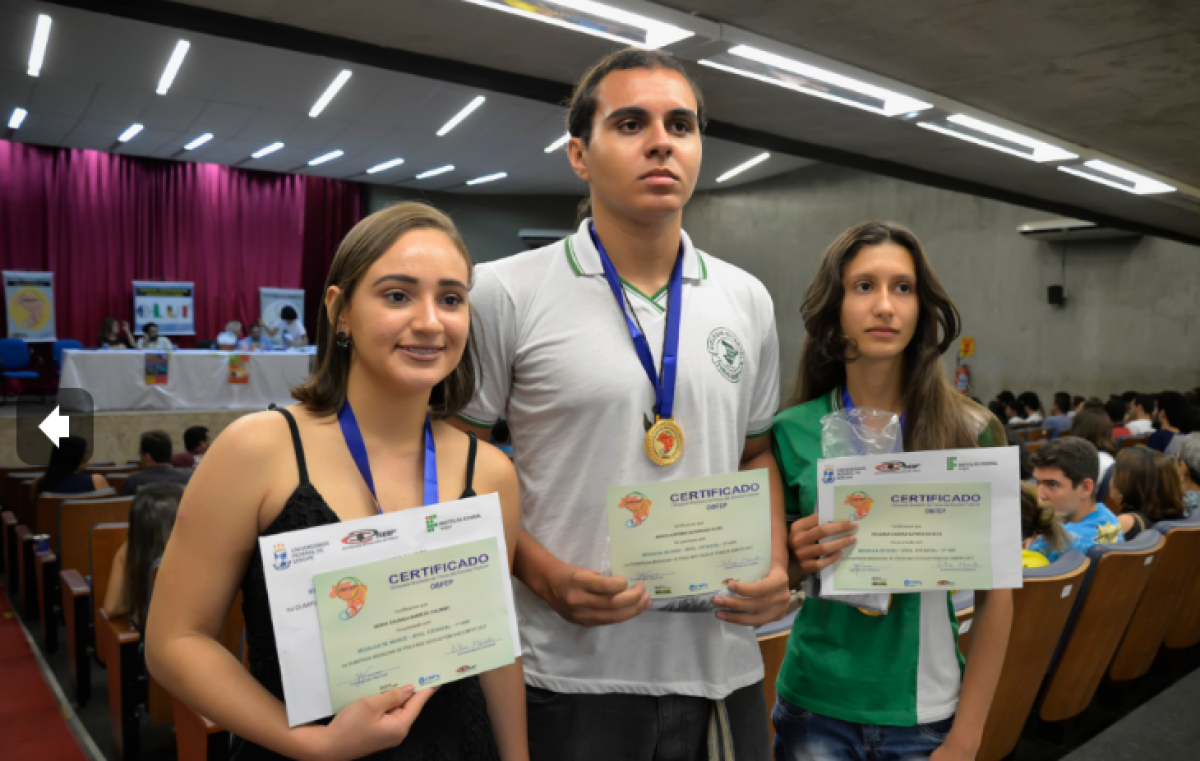 Três estudantes da rede estadual de ensino receberam medalhas e os professores também foram reconhecidos pelo trabalho exitoso - Foto: Eugênio Barreto | Governo de Sergipe Três estudantes da rede estadual de ensino receberam medalhas e os professores também foram reconhecidos pelo trabalho exitoso - Foto: Eugênio Barreto | Governo de Sergipe