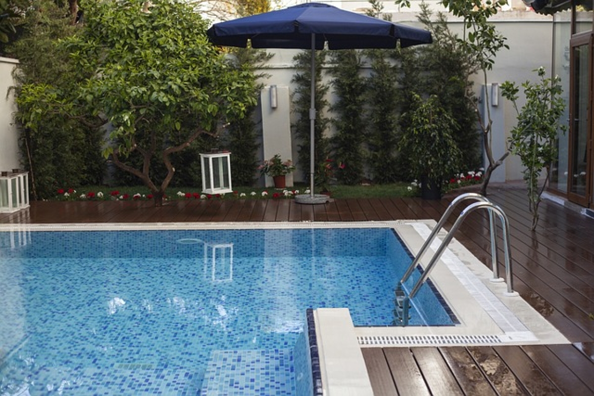Novas tendências em piscinas chamam a atenção no mundo da arquitetura por unir passado, presente e futuro - Foto: Divulgação