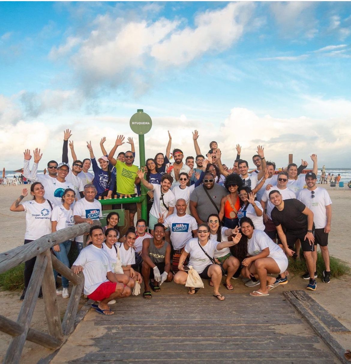 Breno Garibalde promove ação de limpeza da praia - Foto: Aracaju Fotos