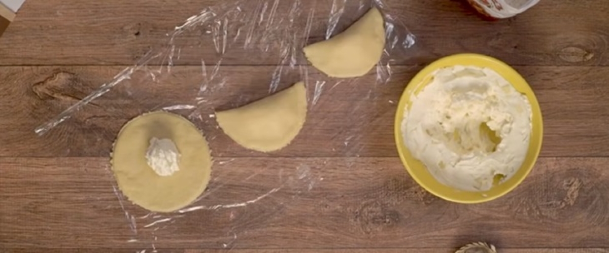 Pastel com os tradicionais Queijo Coalho ralado e Queijo Catupiry - Foto: Marca Finna | Divulgação