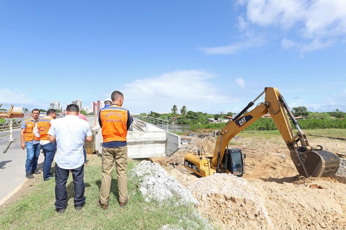 Defesa Civil interdita parcialmente ponte sobre o rio Poxim e garante estabilidade da estrutura - Foto: Marcelle Cristinne | Prefeitura de Aracaju