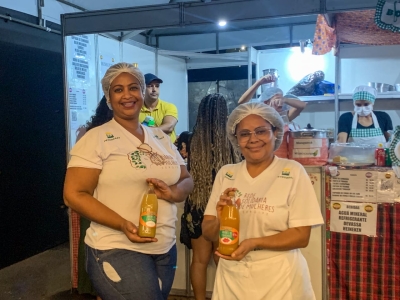 Licores artesanais produzidos pela Rede Solidária de Mulheres de Sergipe ganham destaque no período junino - Foto: Assessoria Projeto Rede Solidária de Mulheres