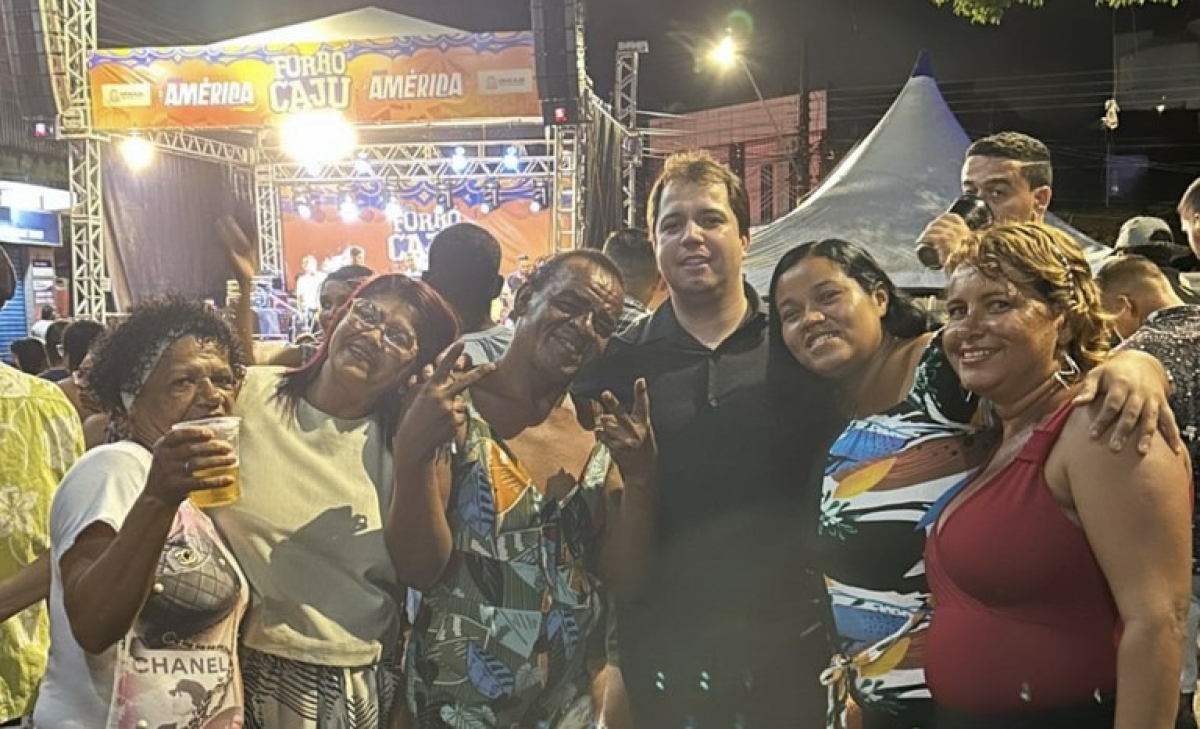 Vereador Sávio prestigia "Forró Caju nos bairros" - Foto: Assessoria Sávio Neto de Vardo