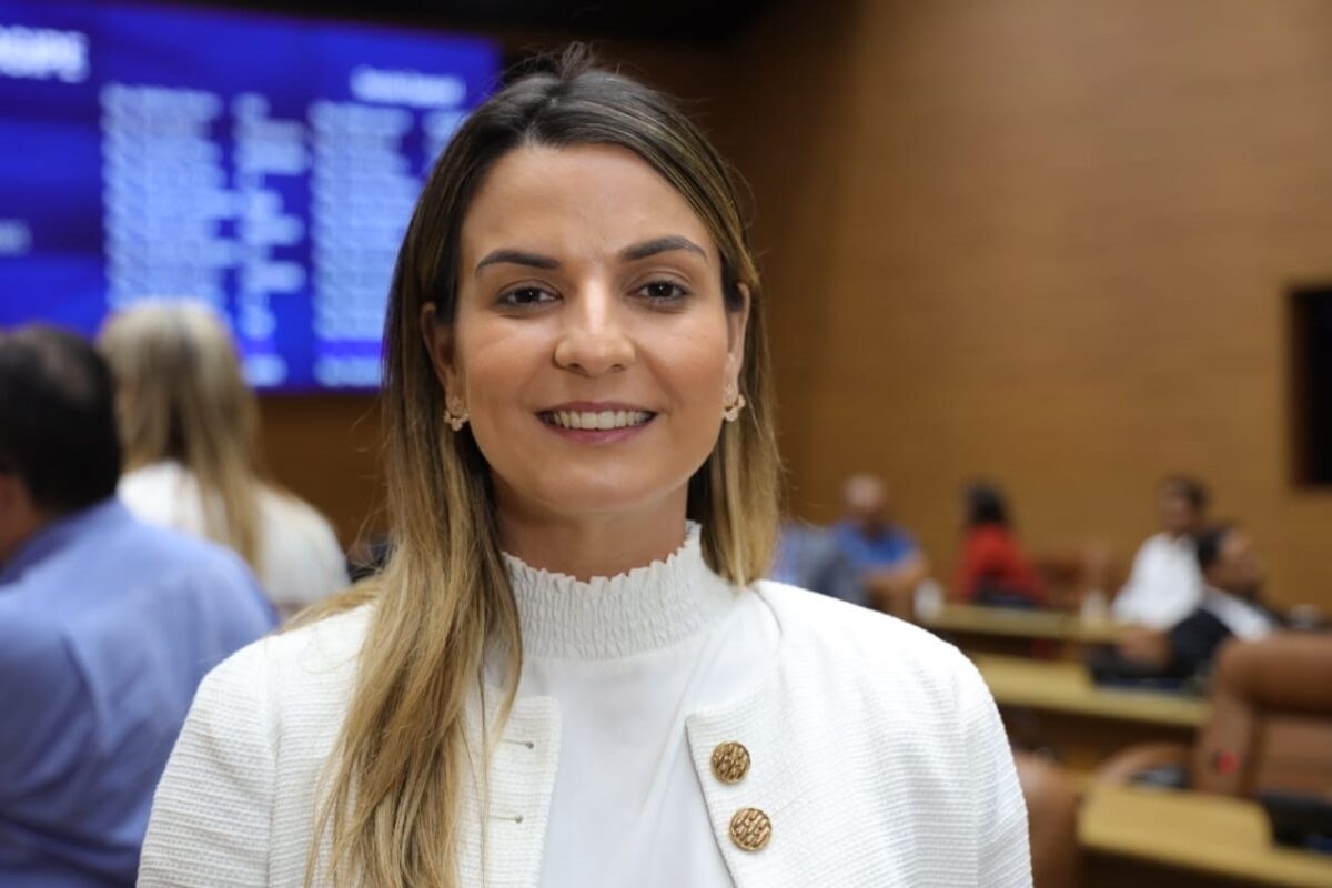 Deputada Lidiane Lucena comemora aprovação do PL que institui a Política Estadual dos Direitos da Pessoa Autista - Foto: Assessoria Lidiane Lucena