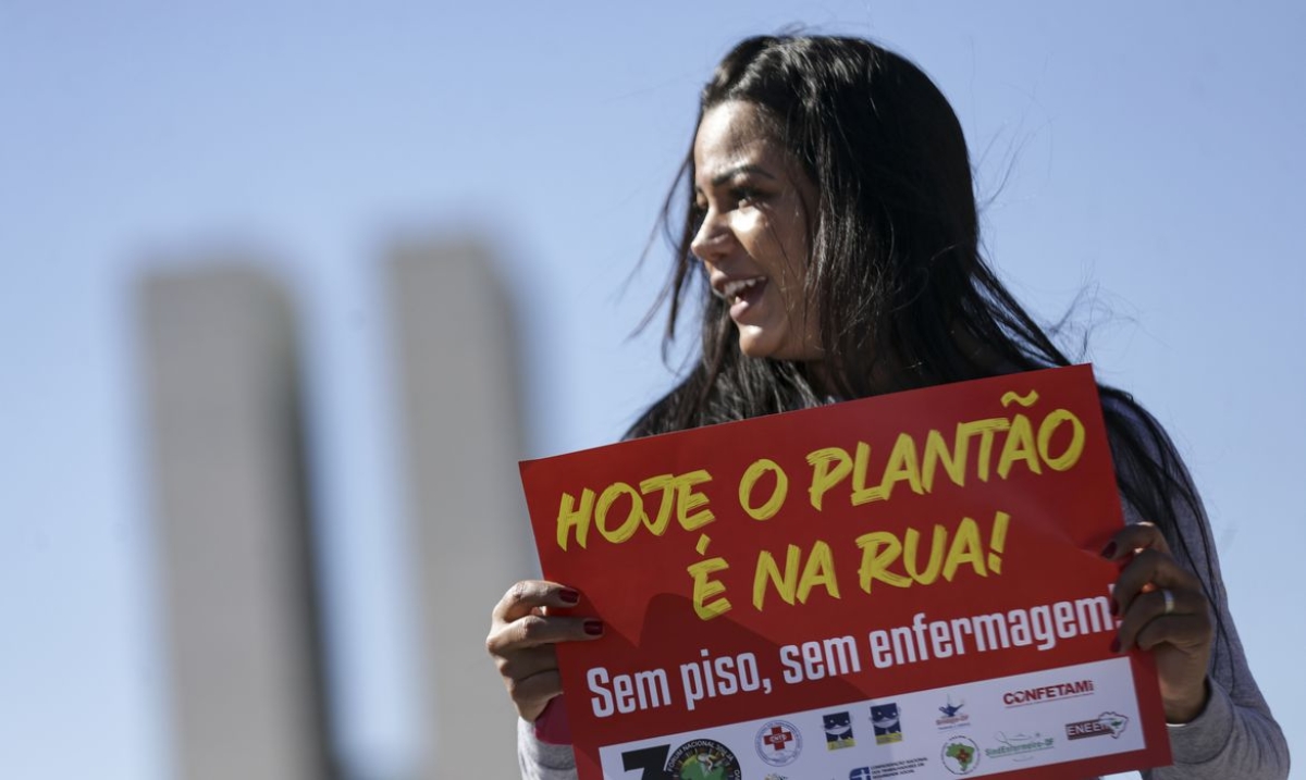 Brasília (DF), 28/06/2023 - Profissionais de enfermagem realizam manifestação em defesa da implementação do piso salarial da enfermagem - Foto: Marcelo Camargo | Agência Brasil