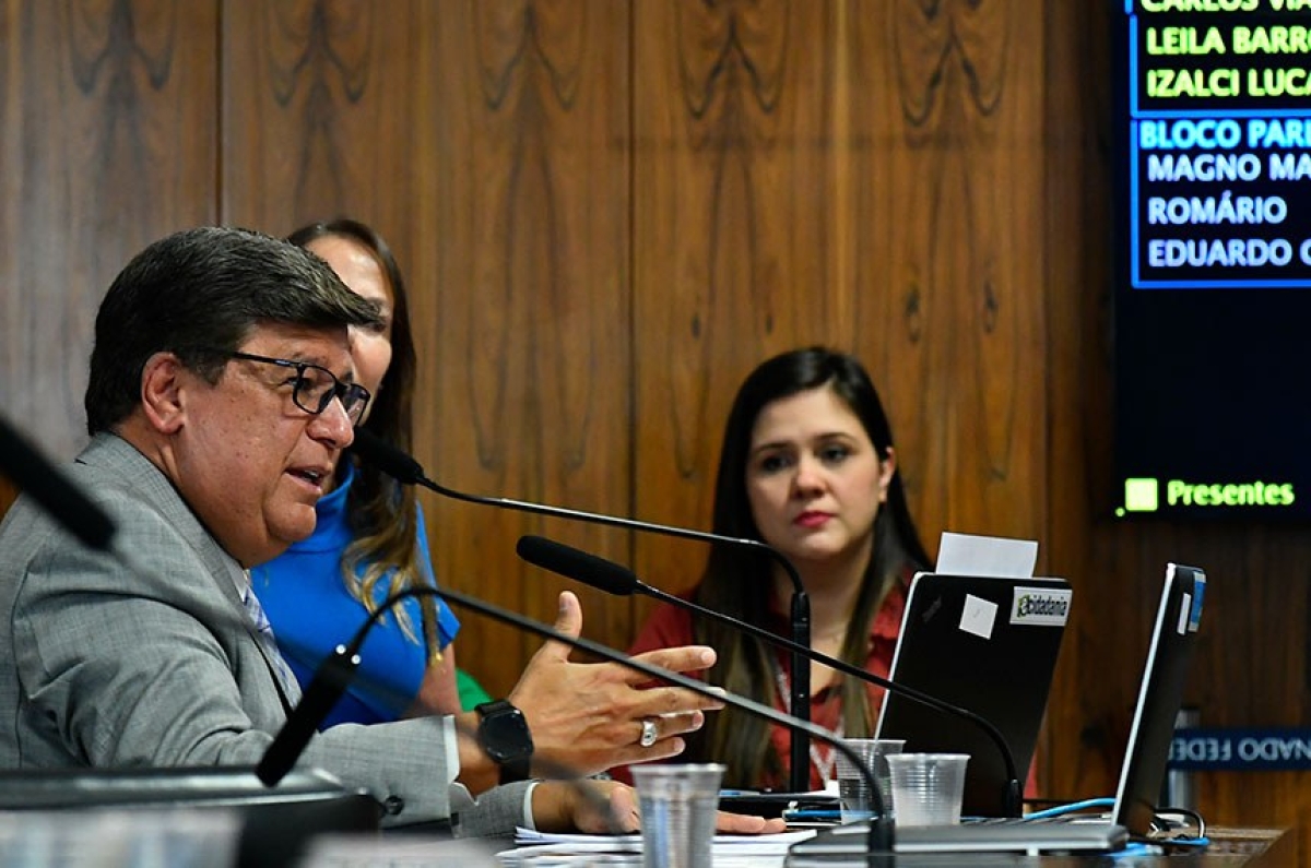 O senador Carlos Viana foi o relator, na CDH, da sugestão apresentada ao Senado que decidiu pelo envio da indicação pelo fim da pensão a filhos de militares ao Palácio do Planalto - Foto: Geraldo Magela | Agência Senado