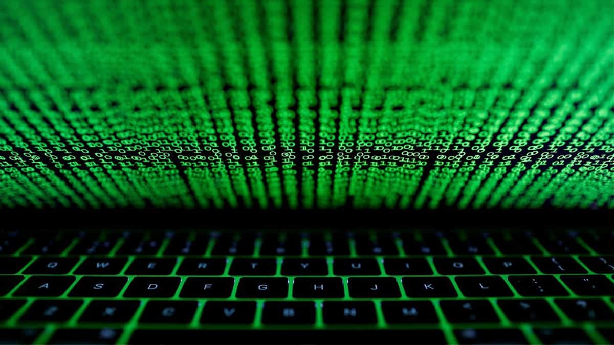 Governo considera cobrar "taxa de cibersegurança" de quem usa a internet - Imagem: Kacper Pempel