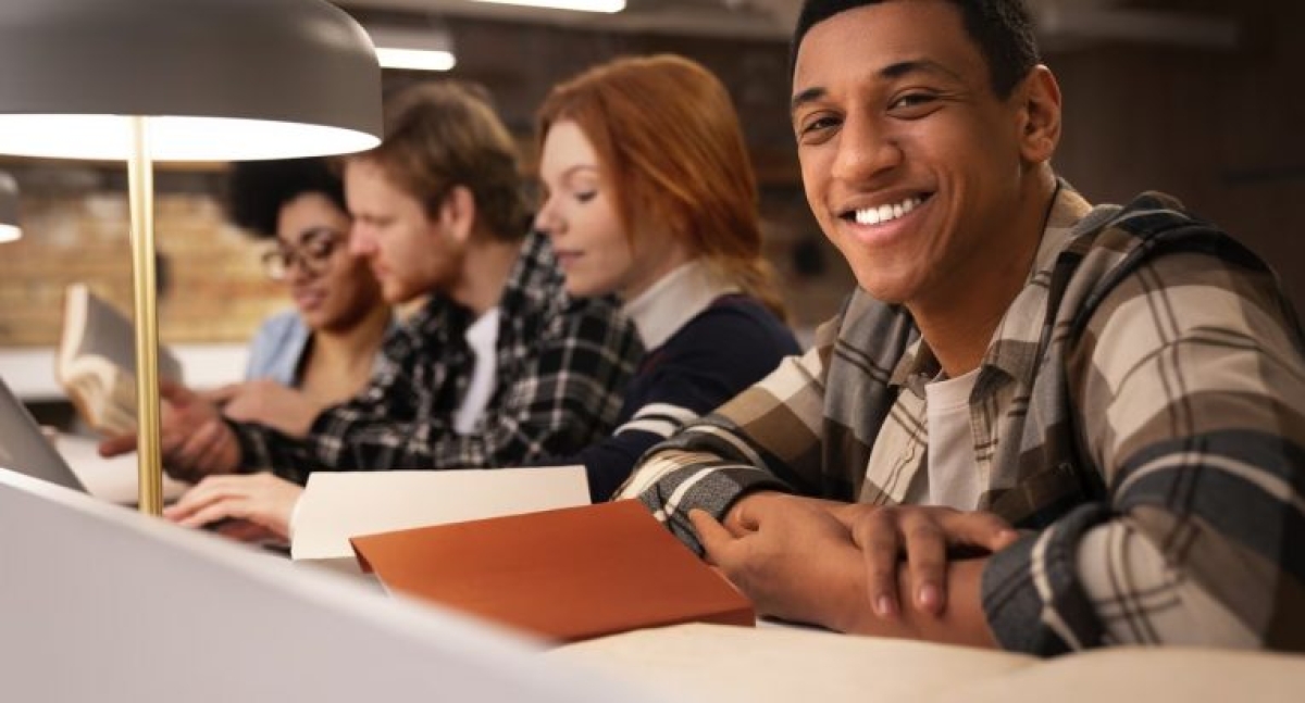 Estudantes do Projeto Inova Tiradentes também podem participar da Iniciação Científica - Foto: Freepik
