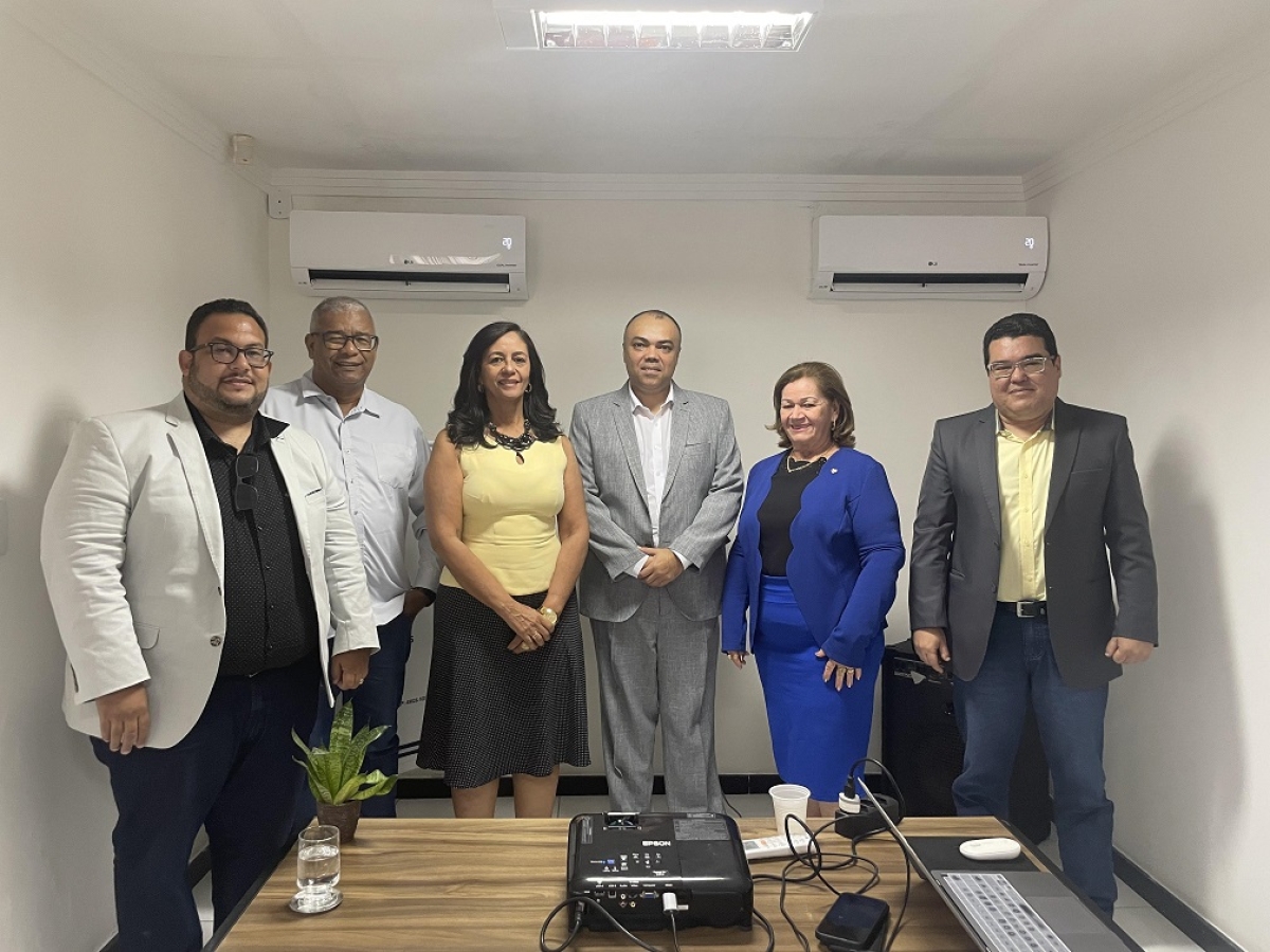 Alvani Bomfim (APEJESE e ASCC), Genivaldo Conceição (ASCONT), Gleide Selma (FENACON), Francinaldo Rodrigues (SESCAP/SE), Salete Barreto (CRCSE) e Ferreira Neto (ASCONT/SE) - Foto: Projor Comunicação