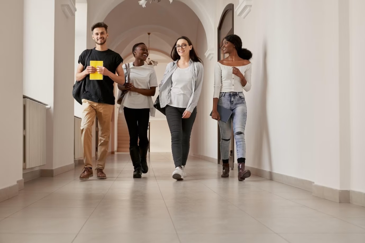 Entenda como o Enade beneficia os estudantes que estão entrando no mercado de trabalho - Foto: Freepik Entenda como o Enade beneficia os estudantes que estão entrando no mercado de trabalho - Foto: Freepik