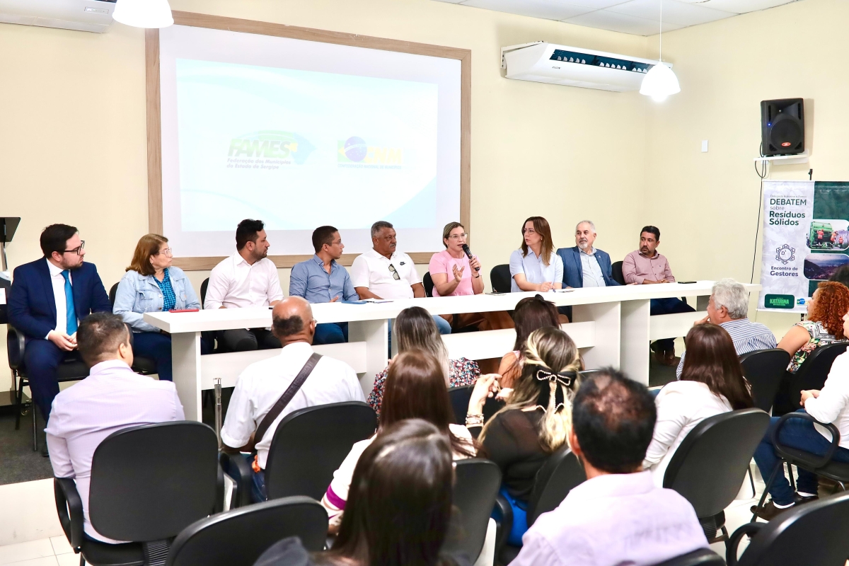 Resíduos sólidos: Deputada Katarina e Fames reúnem prefeitos para debater cenário  - Foto: Assessoria Delegada Katarina