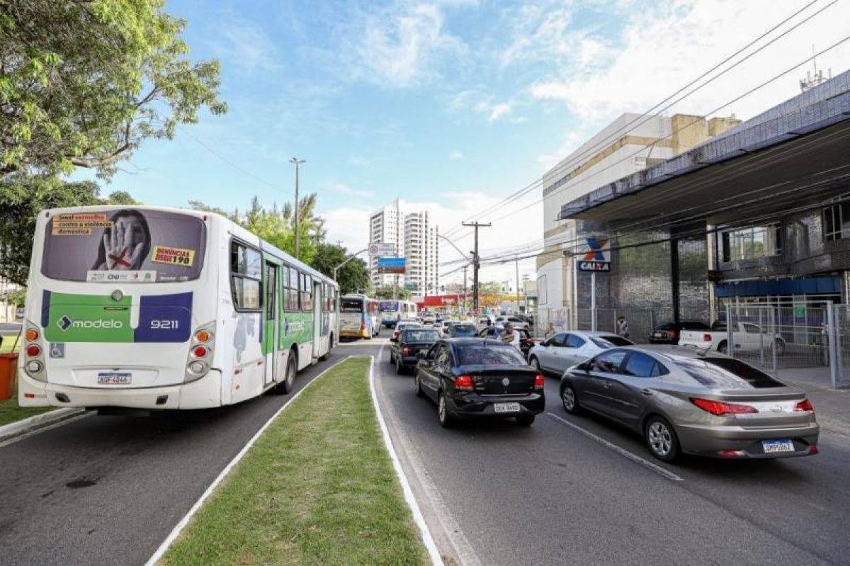 Condutor que desrespeitar regras dos corredores de ônibus cometerá infração gravíssima - Foto: SMTT Aracaju