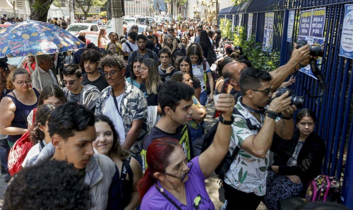 São Paulo (SP) 05/11/2023 - Estudantes e pais na Universidade Paulista no bairro do Paraiso - 
Foto: Paulo Pinto | Agência Brasil