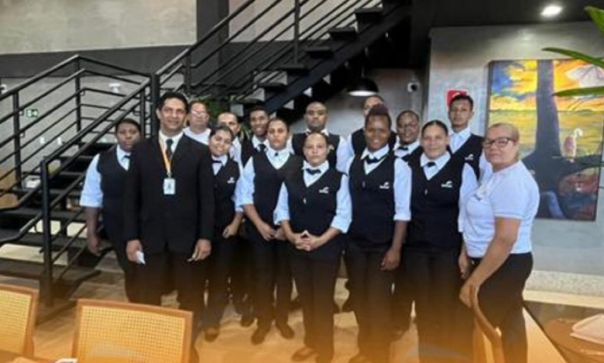 Curso de garçom, que está em andamento no município, em parceria com o SENAC - Foto: Prefeitura de Laranjeiras
