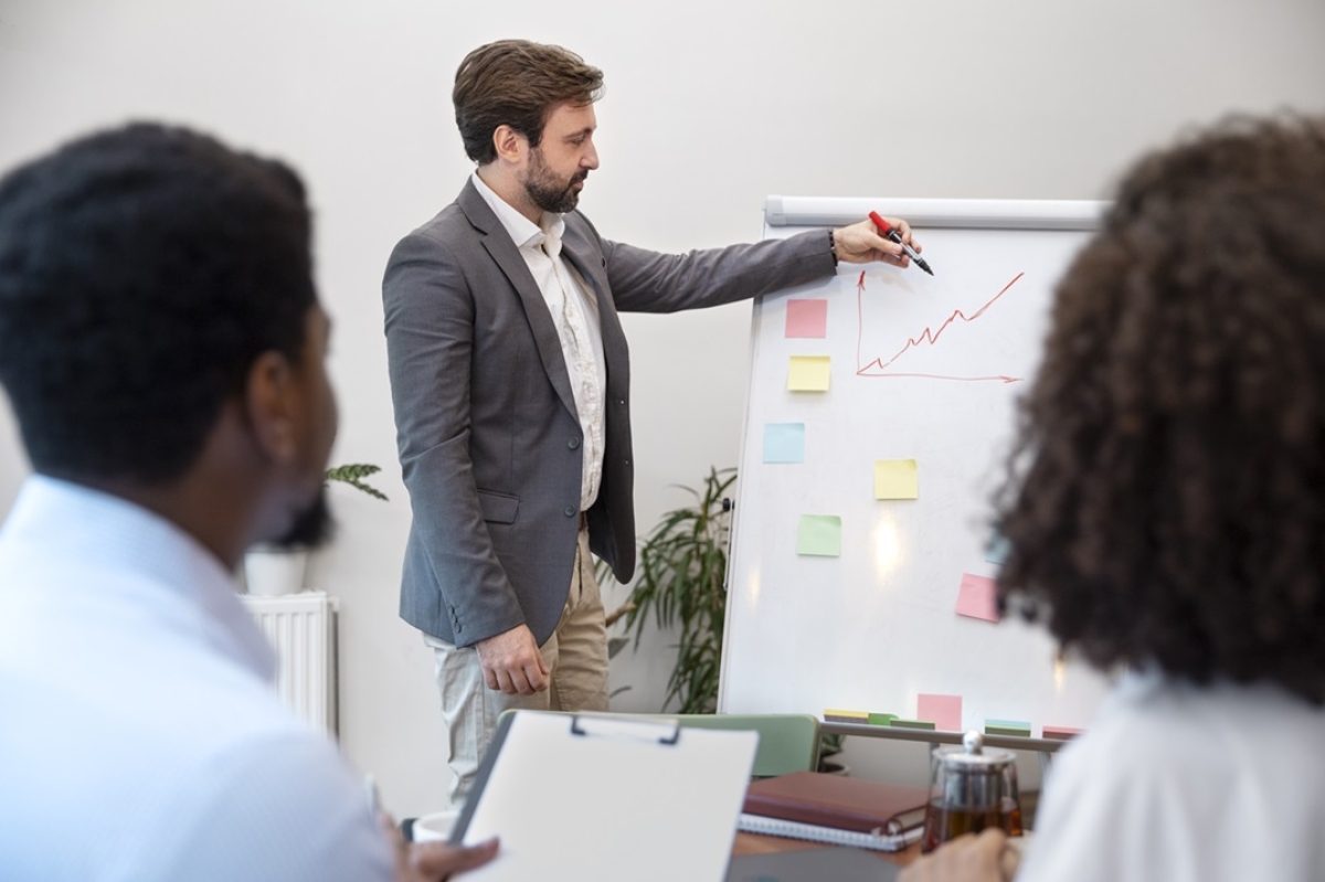 Saiba como o curso de Gestão pode ser um diferencial no seu currículo - Foto: Freepik