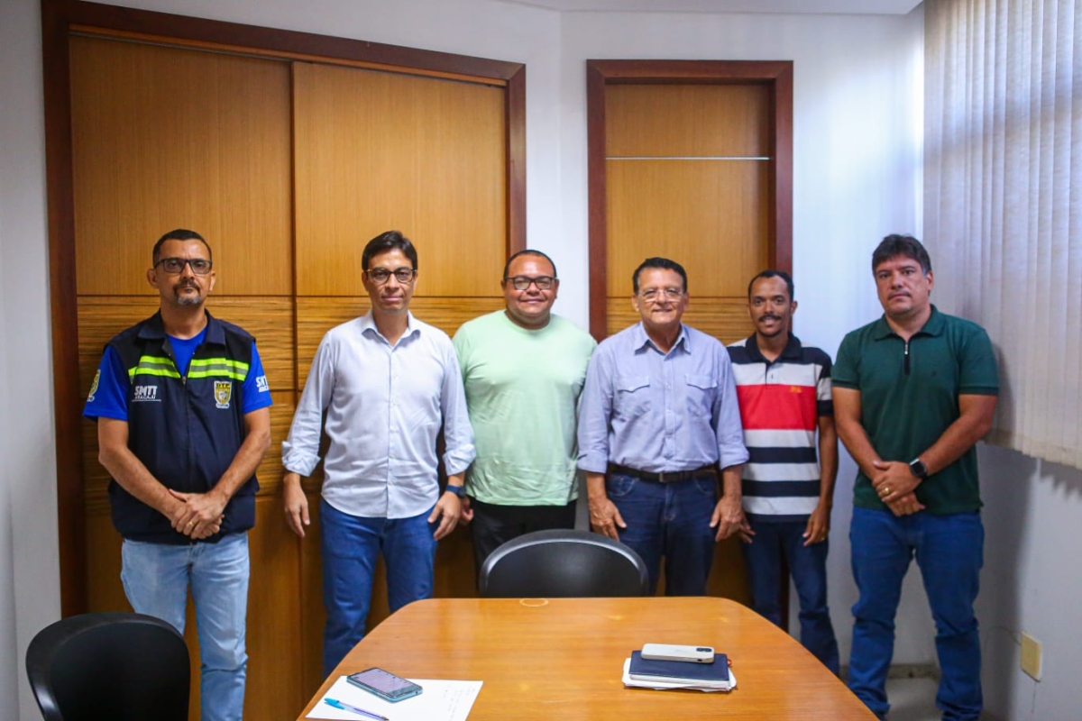 Prefeito Alberto Macedo busca soluções para melhorar o transporte público na Barra - Foto: Jayme Morais 