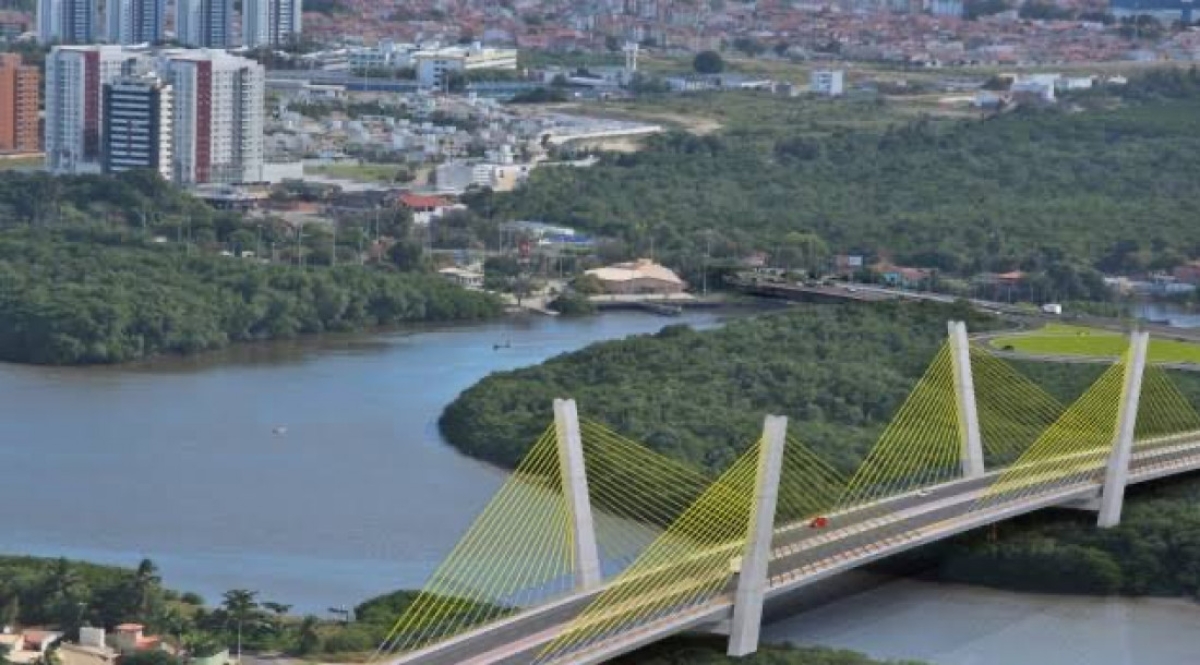 Projeção da ponte que será construída pelo Governo de Sergipe interligando os bairros Inácio
Barbosa e Coroa do Meio - Foto: Governo de Sergipe