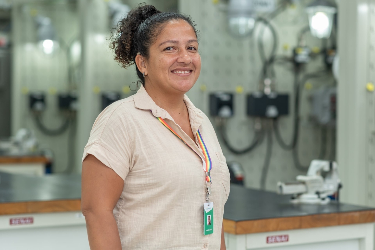Vanessa Vieira de Souza, técnica de manutenção com deficiência auditiva, entrou na Petrobras no último processo seletivo para nível técnico - Foto: Luiz Guilherme Fernandes | Agência Petrobras