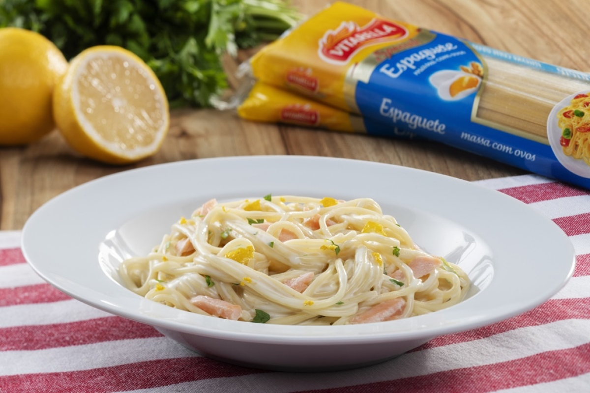 Espaguete com Salmão e toque de Limão Siciliano - Foto: Marca Vitarella | Divulgação