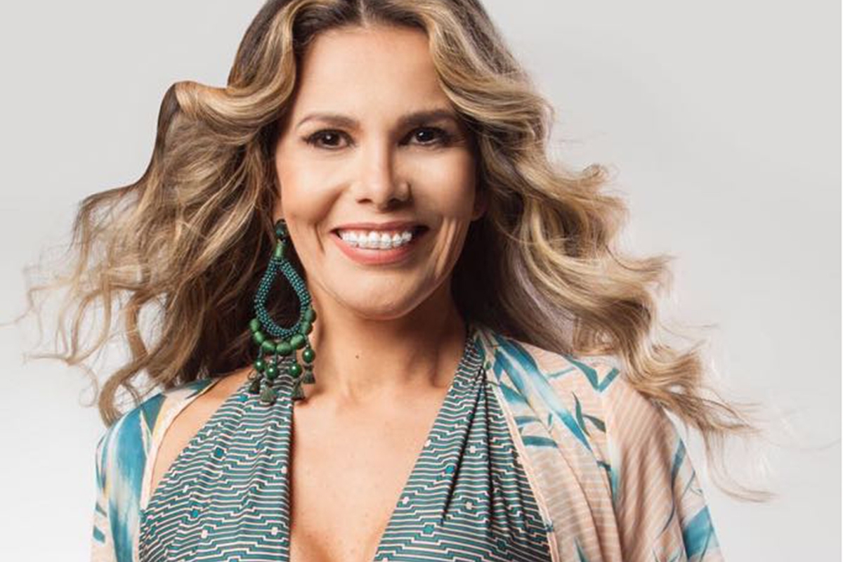 Márcia Freire comanda a folia no dia 17 - Foto: Divulgação