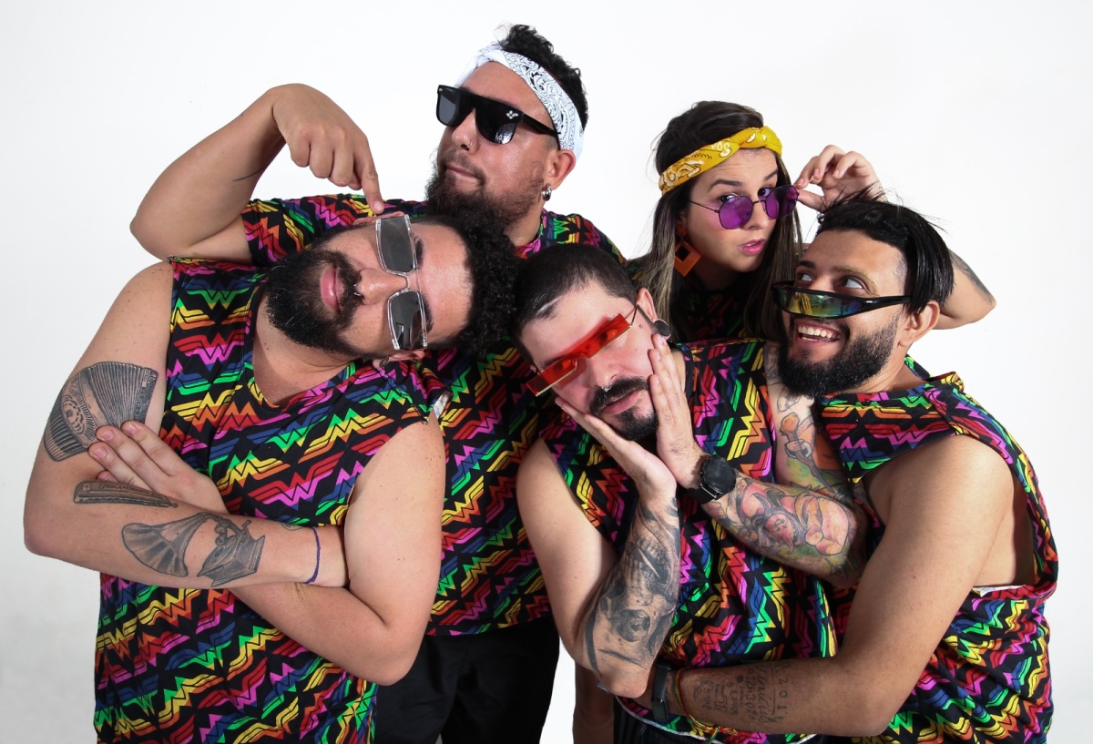 Quinta tem Os Faranis no CarnaRioMar - Foto: Victor Caldas