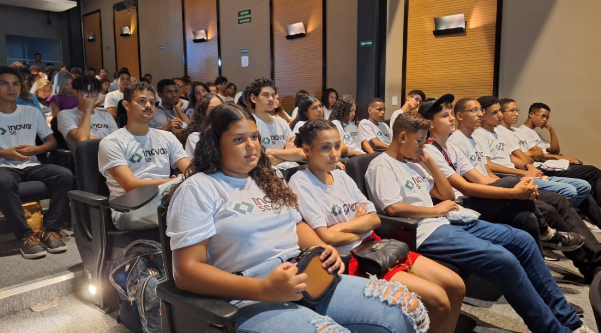 Oitenta estudantes das redes públicas de ensino de Sergipe foram contemplados com bolsas de estudo - Foto: Michele Becker | Governo de Sergipe