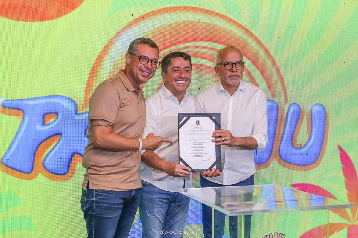 O governador Fábio Mitidieri, Fabiano Oliveira (idealizador do Pré-Caju e vereador) e prefeito Edvaldo Nogueira - Foto: Assessoria de Imprensa Augustus Produções