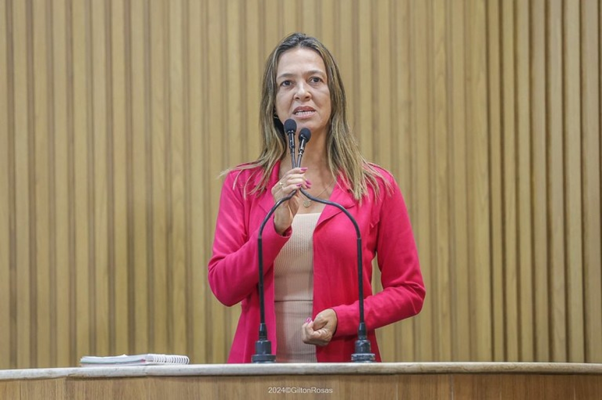 Sheyla Galba volta a denunciar falta de remédios na rede municipal de Aracaju - Foto: Gilton Rosas / CMA