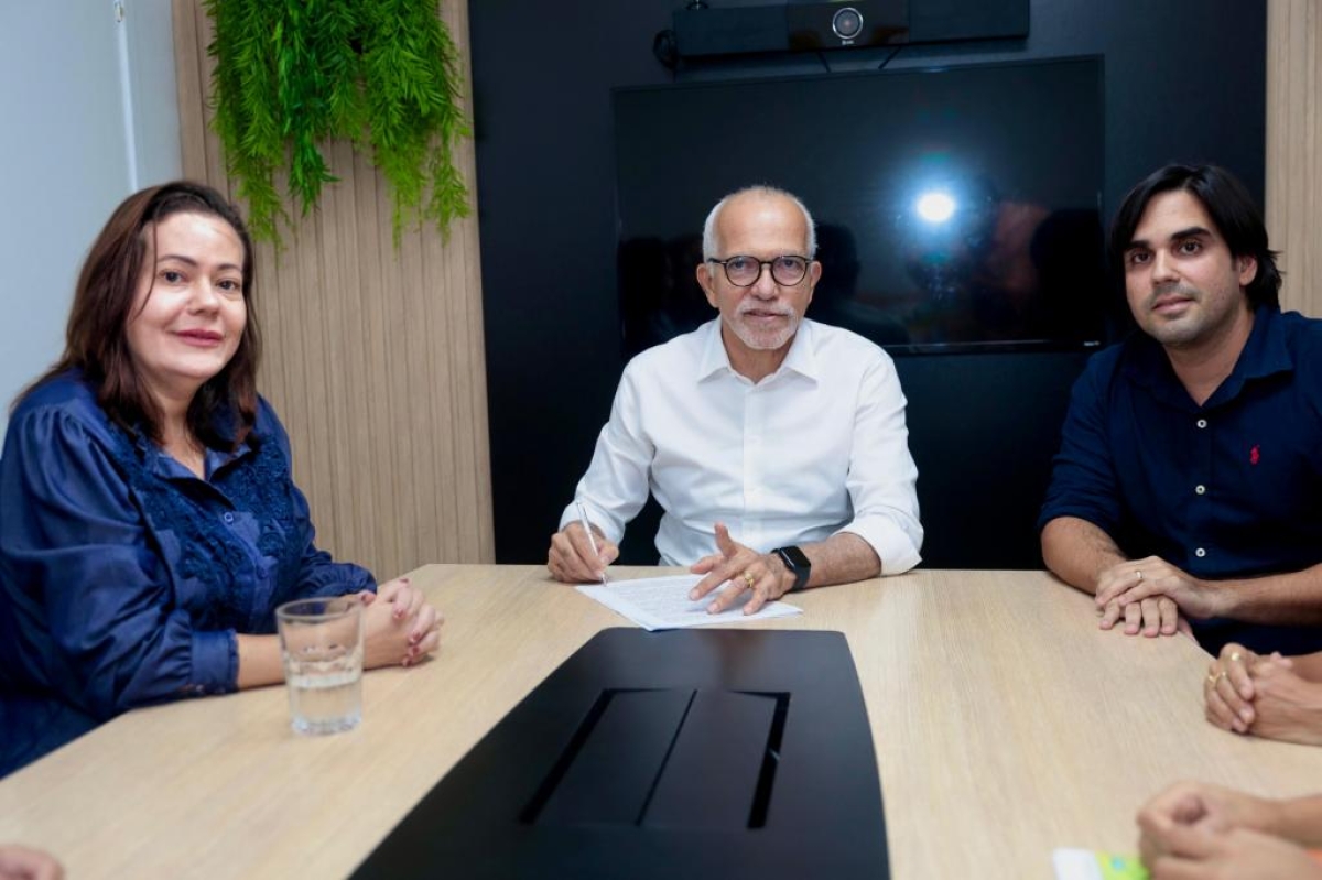 Prefeito recebe pedido de afastamento de Waneska Barboza, e anuncia João Vitor Burgos para a Saúde - Foto: Arthur D´Avila/PMA