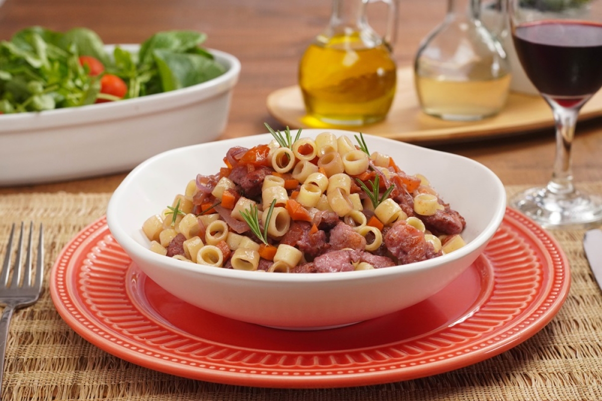 Receita de Macarrão com Molho de Linguiça Toscana Galo - Foto: Divulgação/Marca Galo
