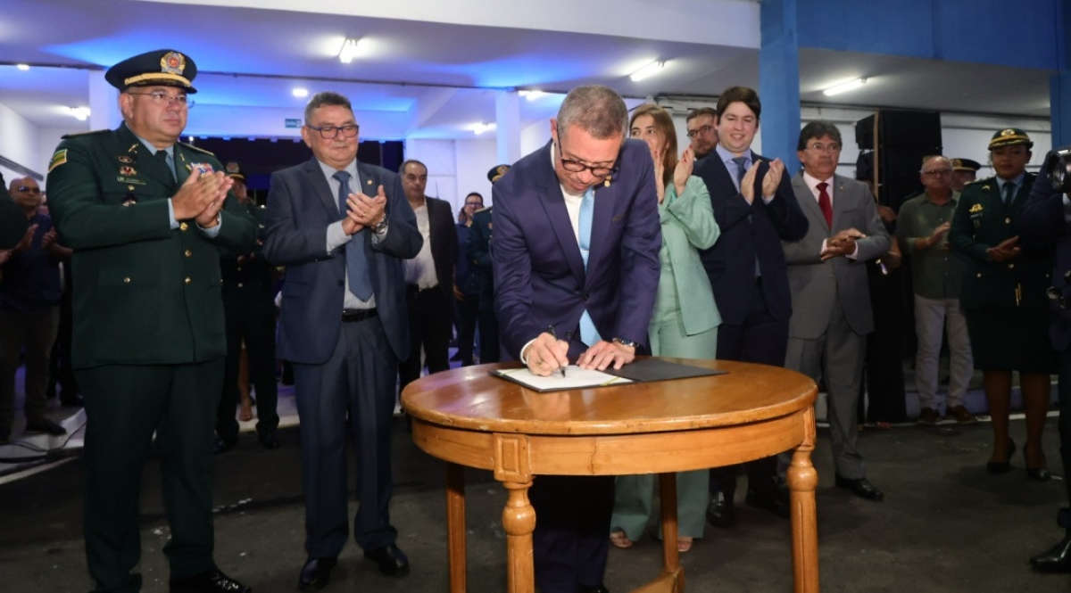Em solenidade de promoção da PMSE, governador Fábio Mitidieri autoriza obras e entrega viaturas à Segurança Pública - Foto: César de Oliveira