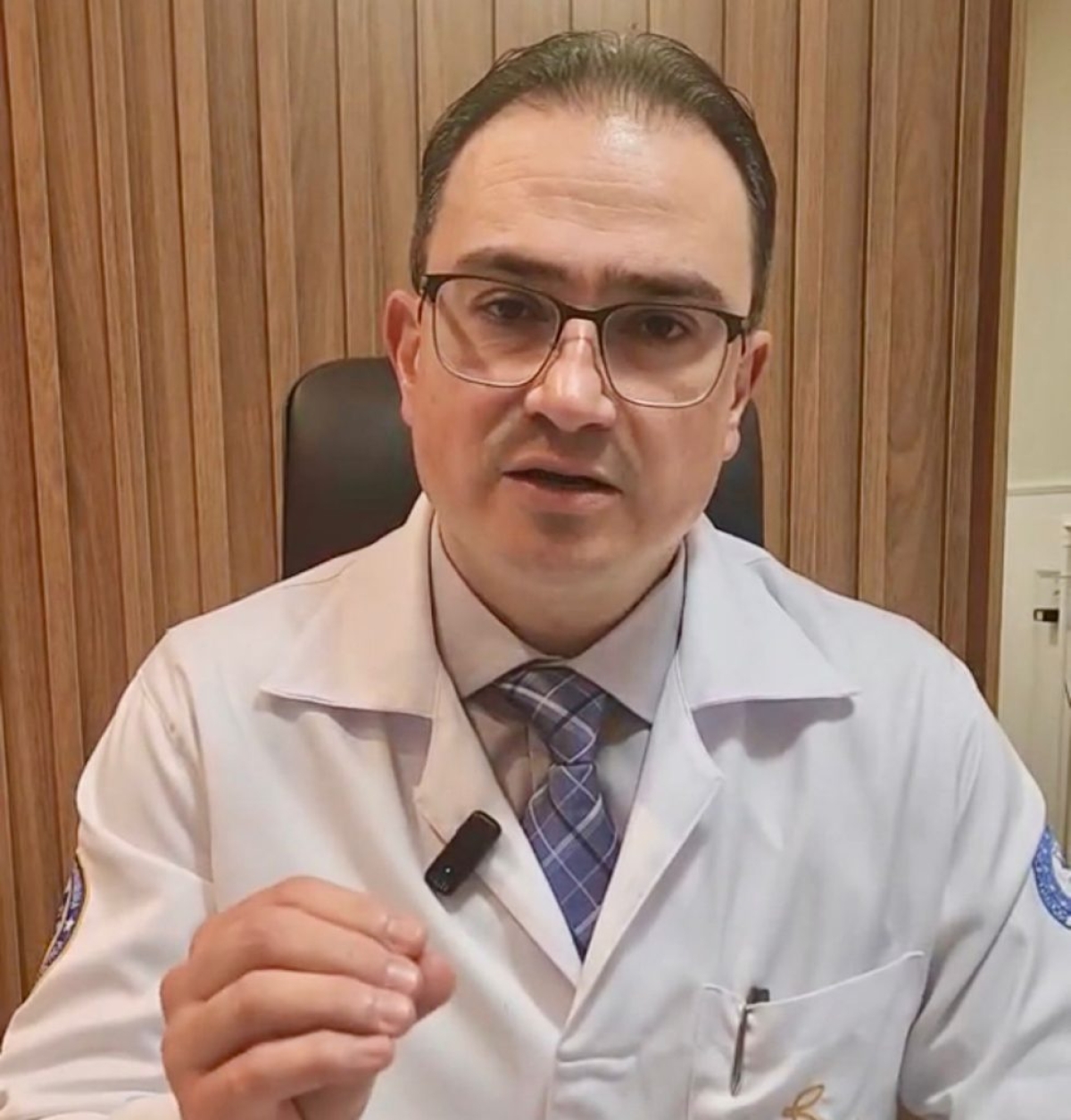 Cirurgião bariátrico Raul Andrade: �??A partir de 30 dias, a gente não só libera, mas recomenda que esse paciente realize exercícios físicos, que serão muito importantes na manutenção da perda de peso a longo prazo�?� - Foto: Leonardo Dias / Ascom Ipesaúde