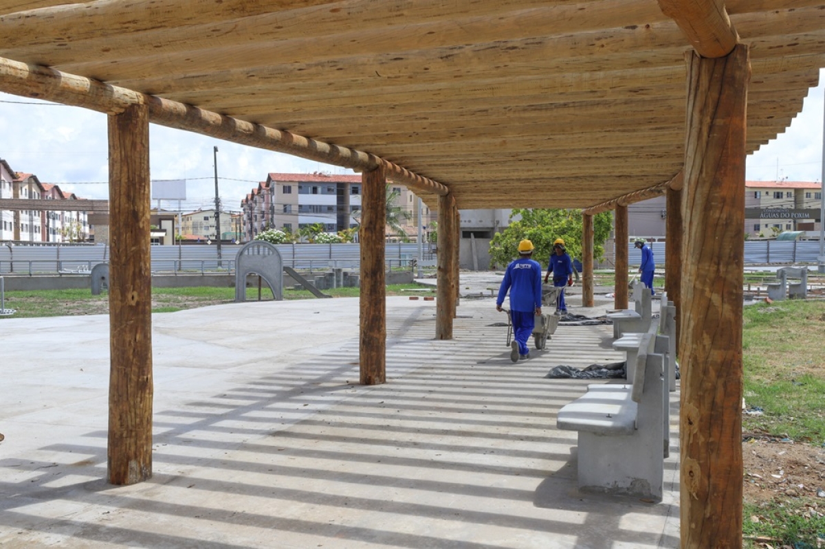 Obra da Praça Antônio Newton Menezes Porto, localizada no bairro Jabotiana - Foto: Marcelle Cristinne
