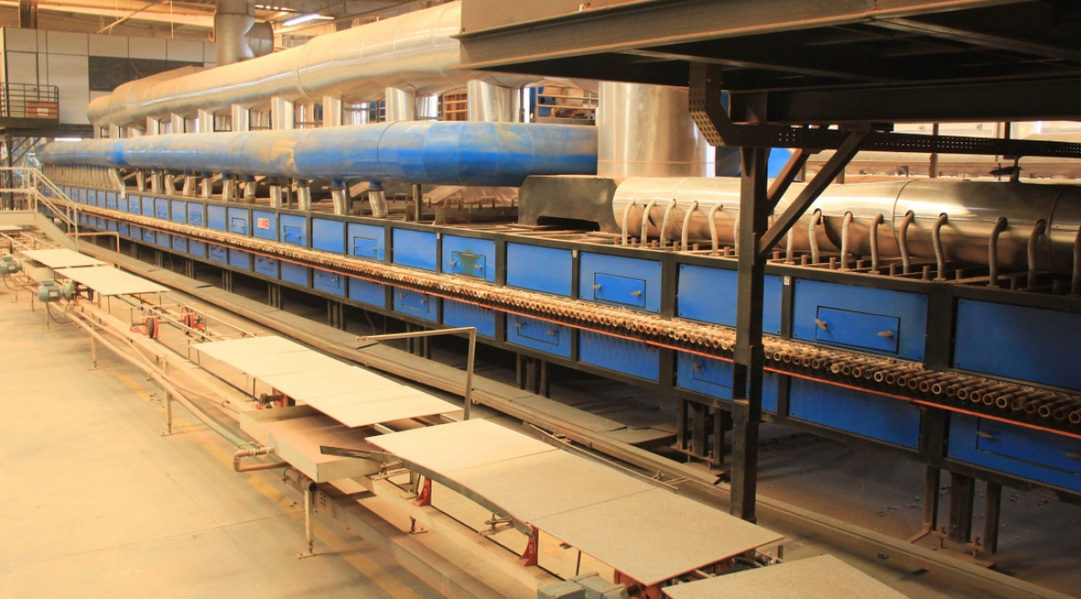 As peças ficam durante 20 minutos em forno que chega a 1.100° - Foto: Alanna Molina/Governo de Sergipe
