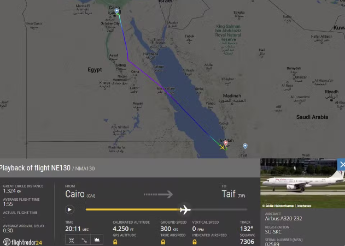 Trajetória do Airbus A320, que fez pouso de emergência na Arábia Saudita após piloto morrer a bordo - Foto: Reprodução/FlightRadar24
