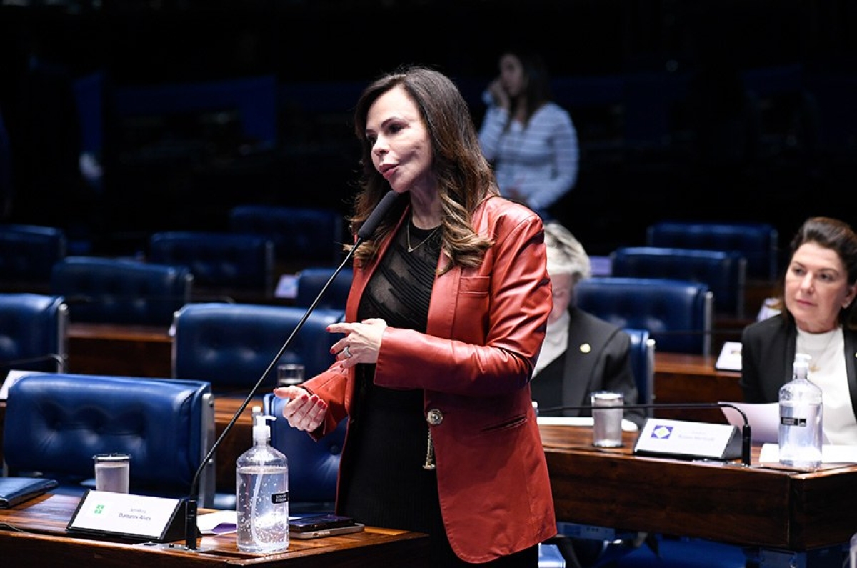 Professora Dorinha Seabra afirmou que mulheres chegam a perder a vaga pela falta de prazo quando se tornam mães - Foto: Jefferson Rudy/Agência Senado

