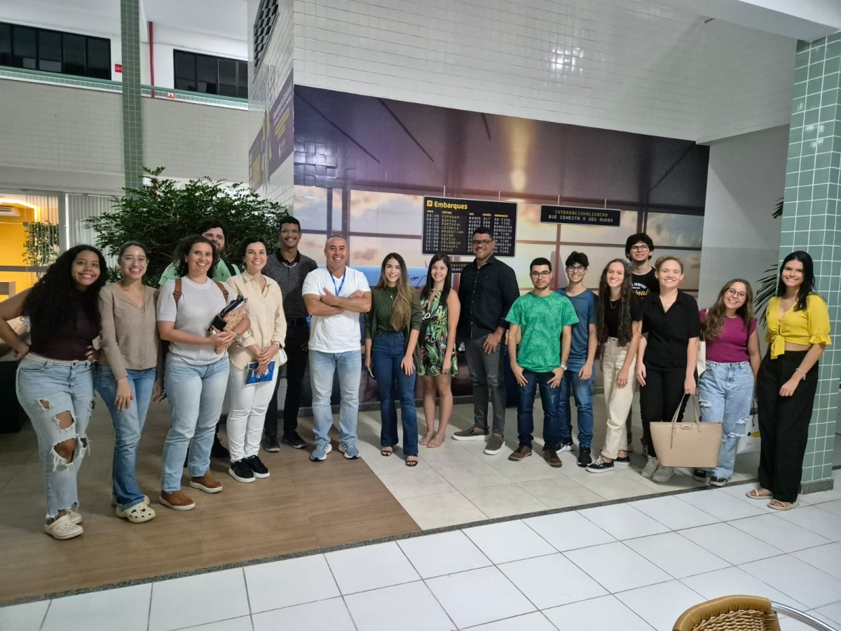 Alunos de graduação e pós-graduação em Direito fazem parte do grupo de pesquisa Democracia e Políticas Públicas, ligado ao Programa de Pós-Graduação em Direitos Humanos da Unit - Foto: Divulgação/Unit
