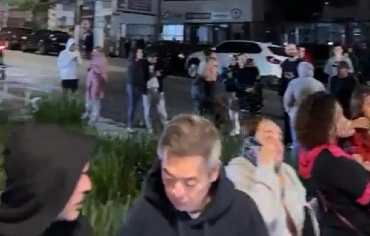 Pessoas desceram dos prédios em SP após sentirem tremor - Foto: Reprodução/Print de Vídeo das Redes Sociais
