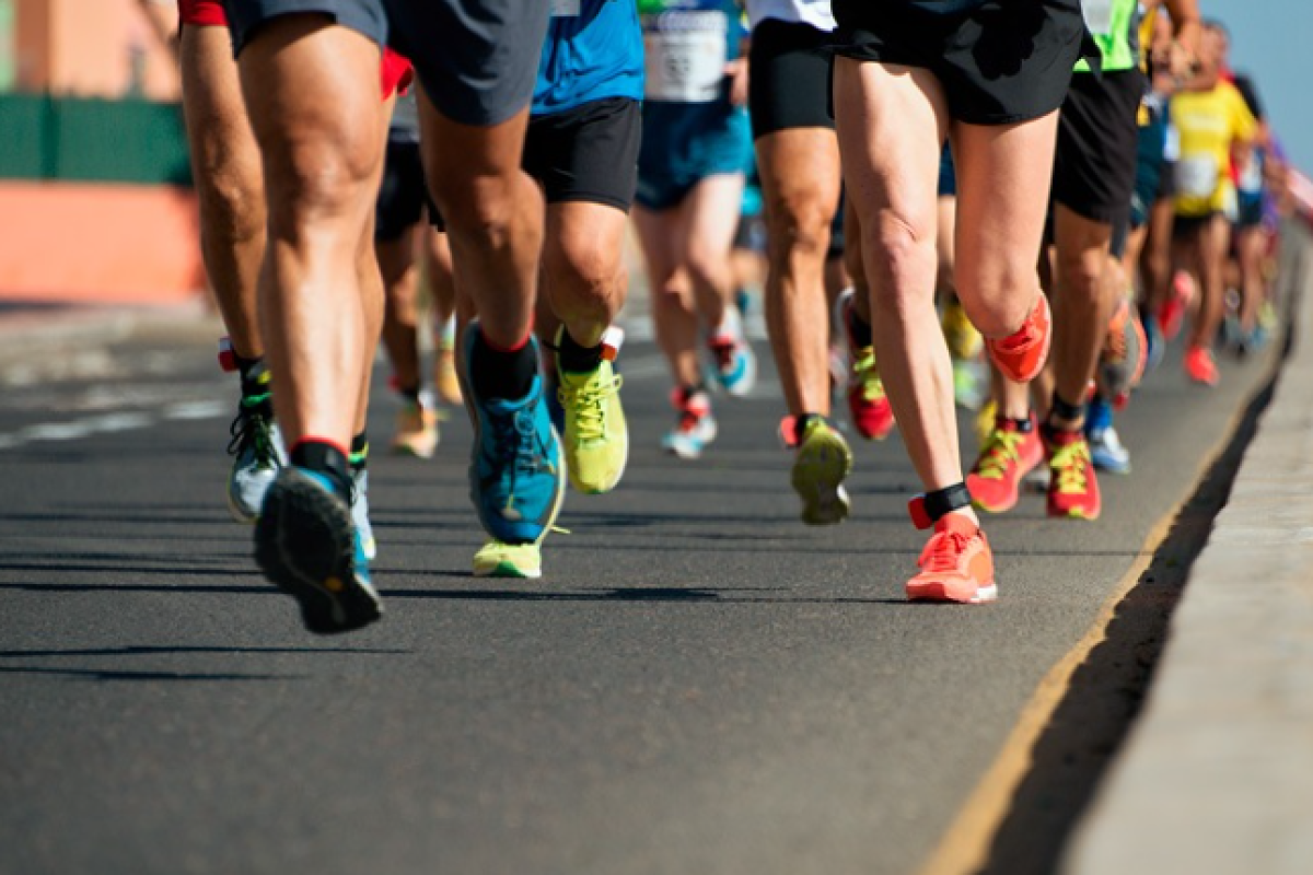 Dados do IBGE mostram que 24,6% dos brasileiros afirmam praticar corrida ou caminhada com alguma frequência - Foto: Freepik
